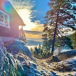 Kunstnerhytte Med Panoramautsikt Pa Furuholmen Sarpsborg