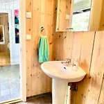 Kunstnerhytte Med Panoramautsikt Pa Furuholmen *