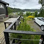 Kunstnerhytte Med Panoramautsikt Pa Furuholmen *