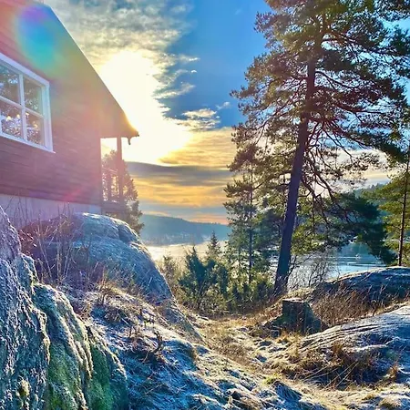 Kunstnerhytte Med Panoramautsikt Pa Furuholmen Sarpsborg