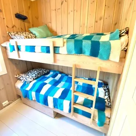 別荘 Kunstnerhytte Med Panoramautsikt Pa Furuholmen サルプスボルグ