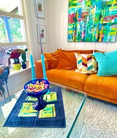Semesterbostad Kunstnerhytte Med Panoramautsikt Pa Furuholmen *