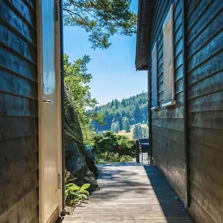 別荘 Kunstnerhytte Med Panoramautsikt Pa Furuholmen *