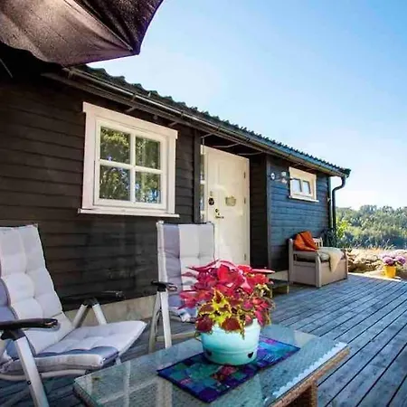 Kunstnerhytte Med Panoramautsikt Pa Furuholmen Holiday home Sarpsborg