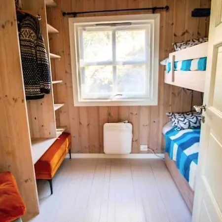 Kunstnerhytte Med Panoramautsikt Pa Furuholmen 別荘