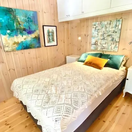 Kunstnerhytte Med Panoramautsikt Pa Furuholmen Holiday home *