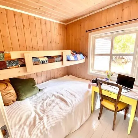 別荘 Kunstnerhytte Med Panoramautsikt Pa Furuholmen サルプスボルグ