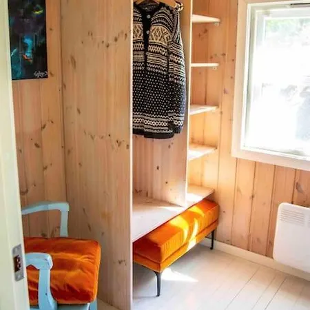 Kunstnerhytte Med Panoramautsikt Pa Furuholmen 別荘