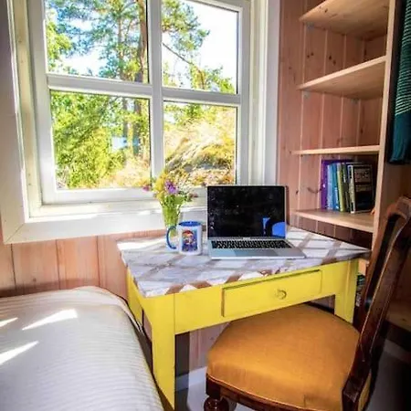 別荘 Kunstnerhytte Med Panoramautsikt Pa Furuholmen *