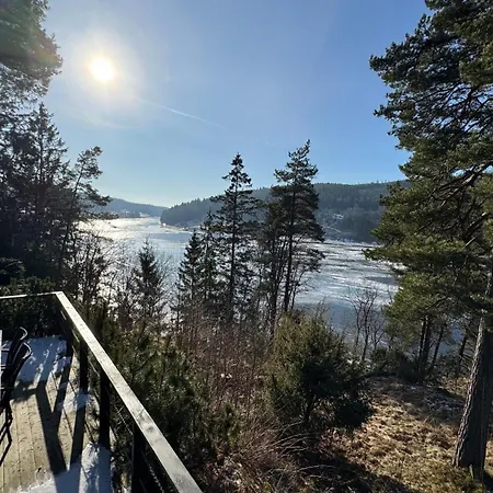 Semesterbostad Kunstnerhytte Med Panoramautsikt Pa Furuholmen *