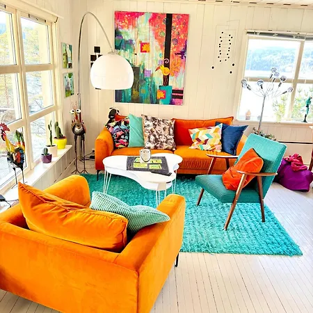 Kunstnerhytte Med Panoramautsikt Pa Furuholmen 別荘 サルプスボルグ