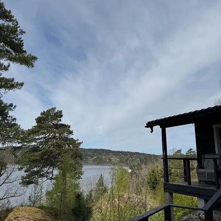 Holiday home Kunstnerhytte Med Panoramautsikt Pa Furuholmen