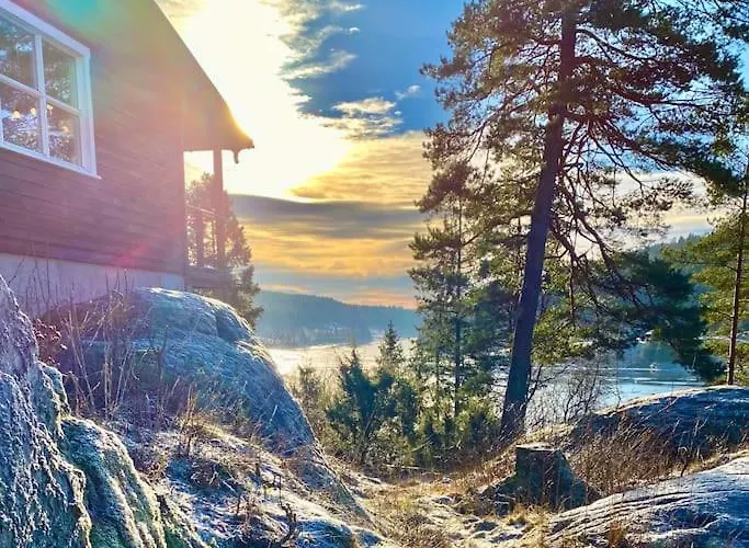 Kunstnerhytte Med Panoramautsikt Pa Furuholmen 사릅스보르그