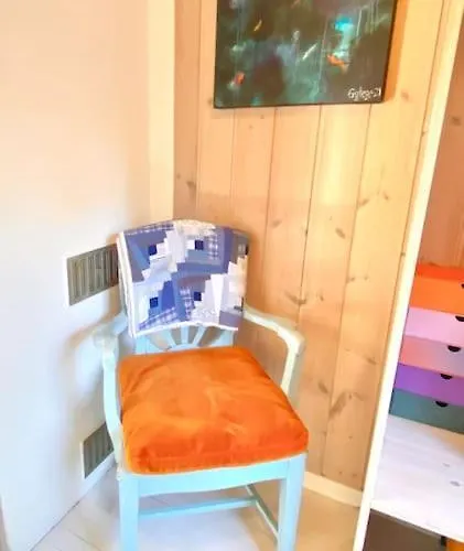 Kunstnerhytte Med Panoramautsikt Pa Furuholmen 사릅스보르그