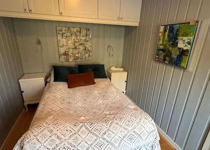 Kunstnerhytte Med Panoramautsikt Pa Furuholmen 펜션 사릅스보르그